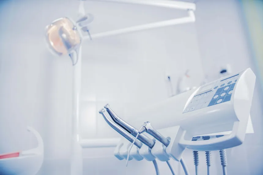 Cirugía dental en la Clínica Andos Dental de Boadilla del Monte