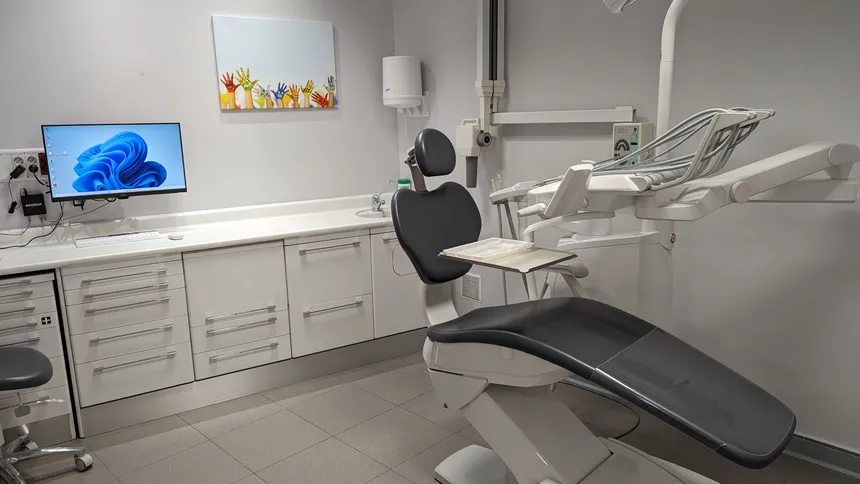 Gabinete de la Clínica Andos Dental en Boadilla del Monte, donde se realizan las limpiezas dentales